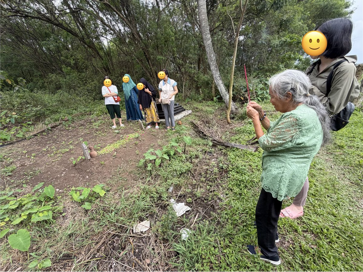 Christa Sydney tweet media