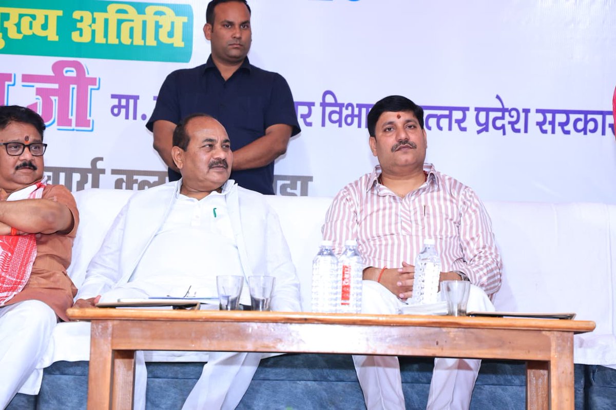 daraschauhan354's tweet photo. उन्हें आत्मनिर्भर बनने हेतु प्रोत्साहित किया।
कार्यक्रम में उपस्थित कृषक बंधुओं एवं कारीगरों से संवाद कर उनकी समस्याओं को सुना तथा उनके उज्ज्वल भविष्य की कामना की।

#PicOfTheDay #Photography #ExplorePage #TrendingNow #ViralPost #darasinghchauhan https://t.co/y6hiMJ56lB