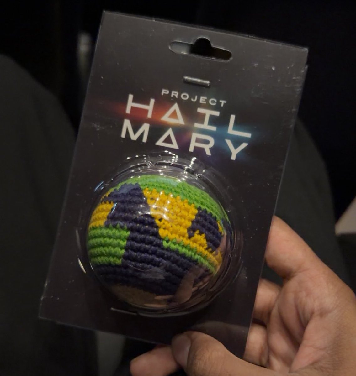 ちょっと待って
プロジェクト・ヘイル・メアリー
海外では入場特典ちがうの？

「Amaze, Amaze, Amaze」のピンバッジ超欲しいんだけど‼️地球お手玉もほしいし🌏
グッズで売りなさいよ