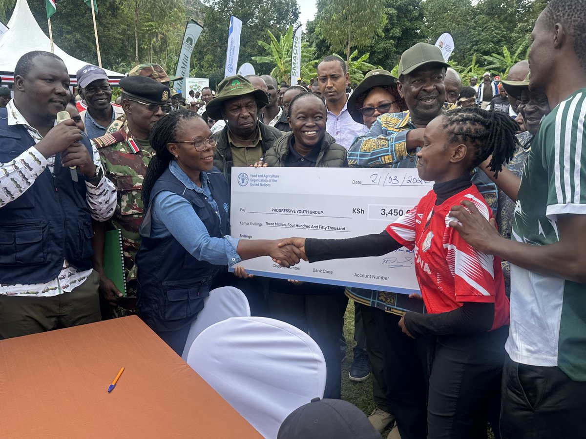 FAOKenya's tweet photo. During  the #IntForestDay, we handed over a Forest and Farm  Facility (FFF) grant of Ksh 3.45m to Progressive Youth Group to support nursery establishment and income generating activities.

About FFF:  https://t.co/CNfK77oOdZ

#ForestDay https://t.co/dPwZb3O7Rk