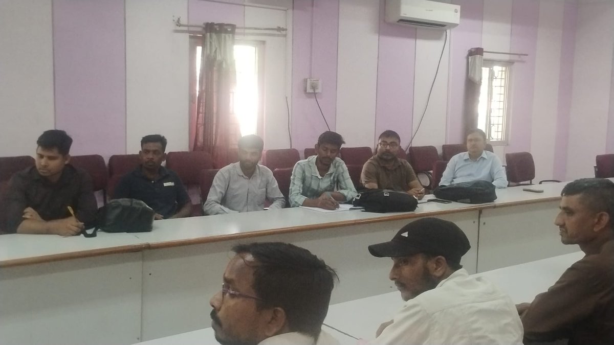 NCL_AMLOHRI's tweet photo. दिनांक 20.03.2026 को क्षेत्रीय महाप्रबंधक श्री आलोक कुमार ने VTC का निरीक्षण कर प्रशिक्षण,सेफ़्टी मानकों व “Safety First” पर बल दिया।सुरक्षित कार्य व्यवहार,जोखिम पहचान व स्किलिंग-अपस्किलिंग को प्राथमिकता देते हुए कुशल व सुरक्षित कार्यबल निर्माण पर जोर। @NCL_SINGRAULI @CoalIndiaHQ https://t.co/rksqx4mlrO