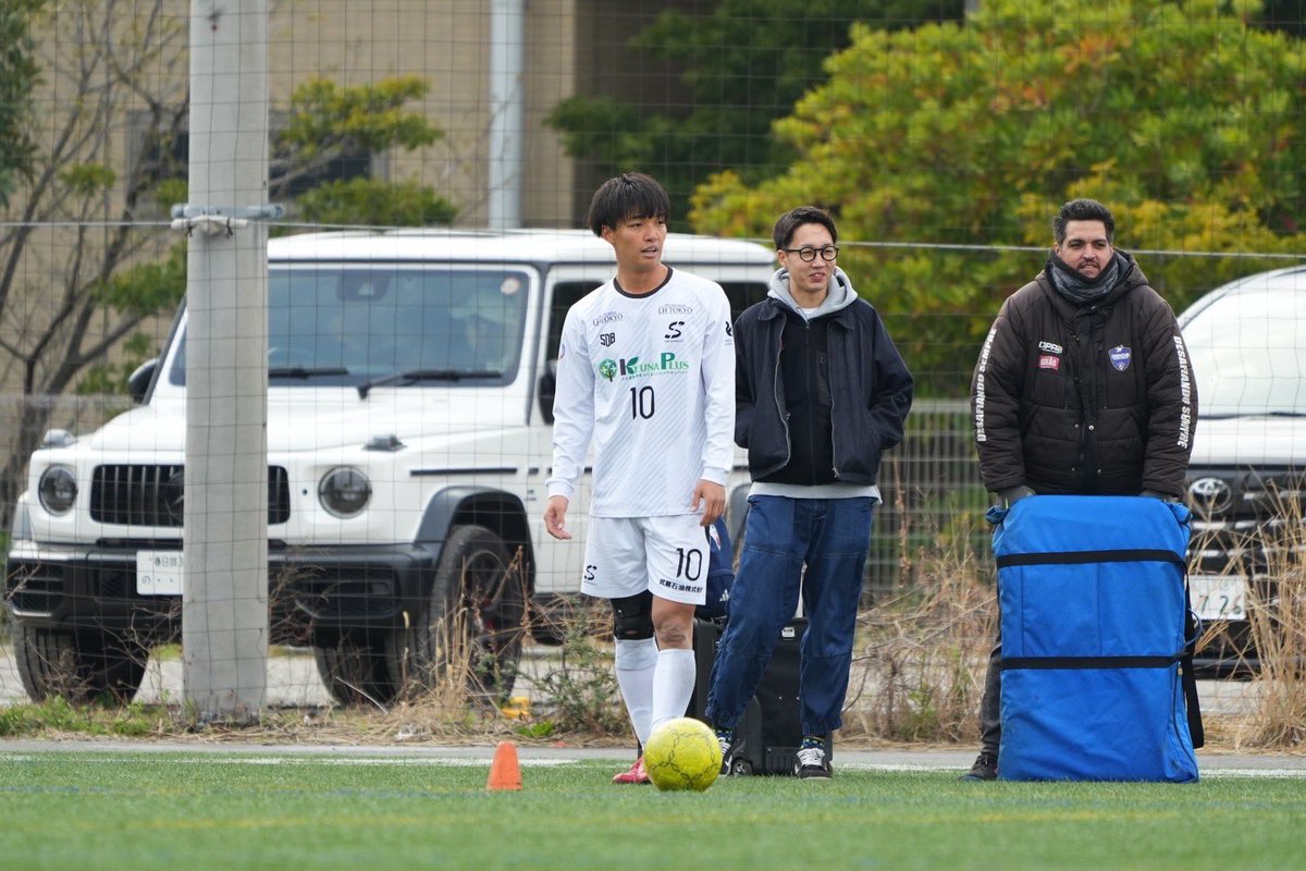 saladebailefc's tweet photo. @fchannelnet #FCC2026
 決勝
vs #プラムワン
0-0（PK 1-0）

名だたる実力者を擁する強豪。

互いに譲らずスコアレス。
相手が外し、決めれば優勝。

3試合連続、1人目のキッカー #5 中村哉太
迷いなく振り抜いた一撃は、GKの逆へ。

全国優勝。

#SaladebaileFC #サラデバイレ #ソサイチ関東リーグ #国分寺 https://t.co/KXLtmoBhur
