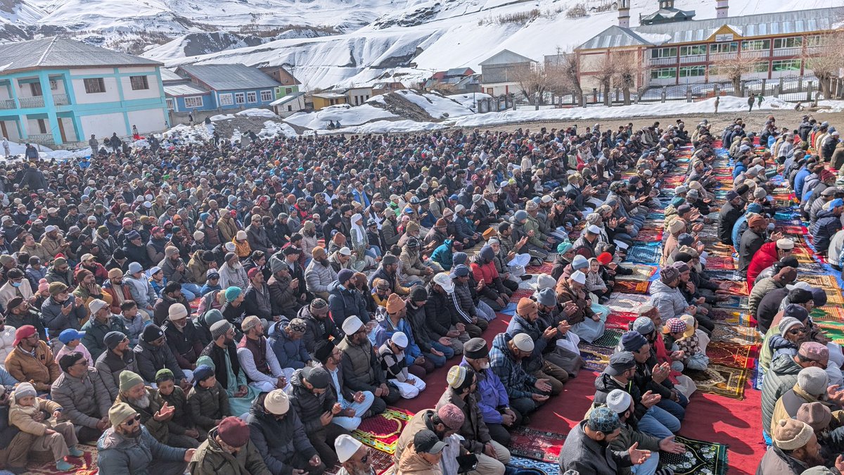 Eid-ul-Fitr celebrated with great religious fervor and enthusiasm in Drass like other places. Thousands of devotees assembled to offer congretational prayers. <a href="/SabreeYaseen/">Yaseen sabree</a> <a href="/rj_crsdras/">RJ Salim</a> <a href="/airnewskargil/">Radio News Kargil</a>