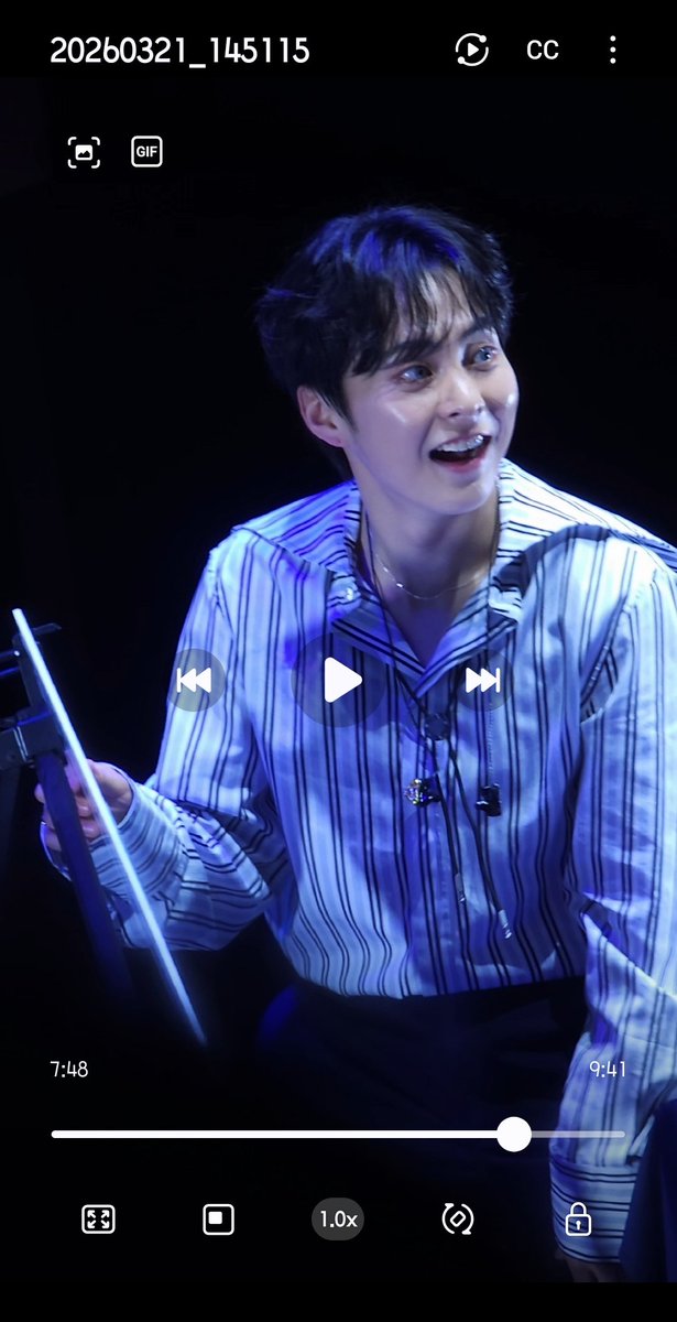 아웅 민석이 잘생겼어ㅠㅠㅠ
하 근데 백현이가왔다니ㅠㅠㅠㅠ