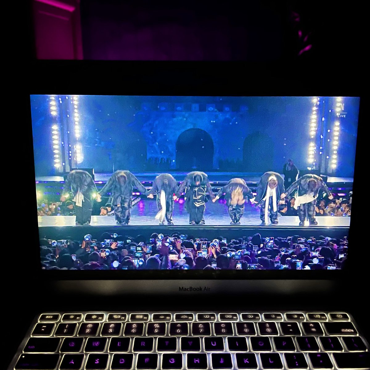 Ditutup dengan Mikrokosmos.
Gilaaakksihh 🥹

#Btsliveonnetflix