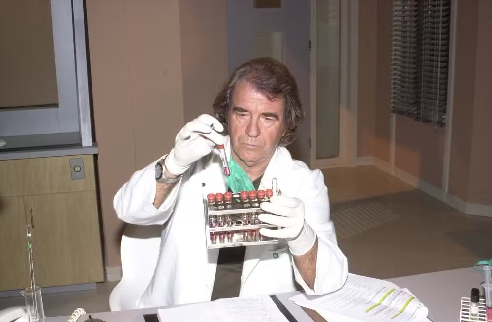 O ator Juca de Oliveira, de grandes produções nacionais como o filme ‘O Caso dos Irmãos Naves’ e a novela ‘O Clone’, faleceu aos 91 anos. Que descanse em paz! 🤍