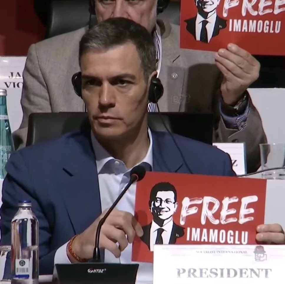 İspanya Başbakanı Pedro Sanchez’in İran enerji krizi nedeniyle aldığı önlemler:

Akaryakıtta KDV %21’den %10’a düşürüldü. 

Elektrik ve gaz faturalarında KDV %21’den %10’a çekildi.

Elektrikte uygulanan %5’lik ek vergi/harçlar %0,5’e düşürüldü.

Elektrik üretim vergisi (%7)