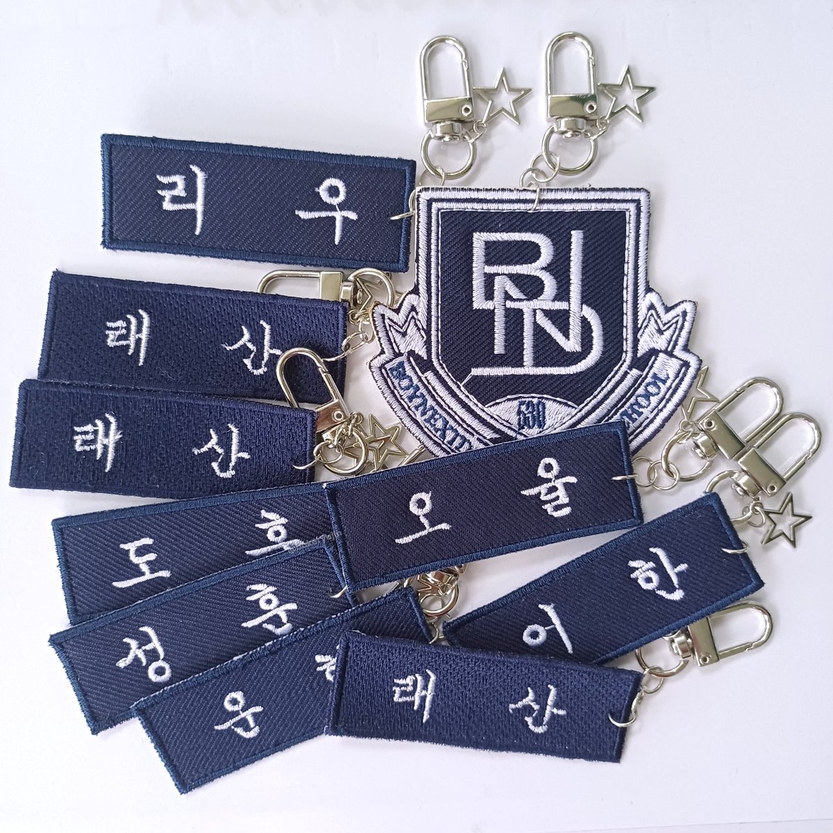 minal aidzin wal faidzin semua 🕌
aku mau bagi bagi (thr) keychain nametag ini buat 3 orang 

syaratnya rt + like ajaa sama mohon doanya agar tahun ini aku lolos utbk hihi ^____^ end secepatnya ya
#giveaway