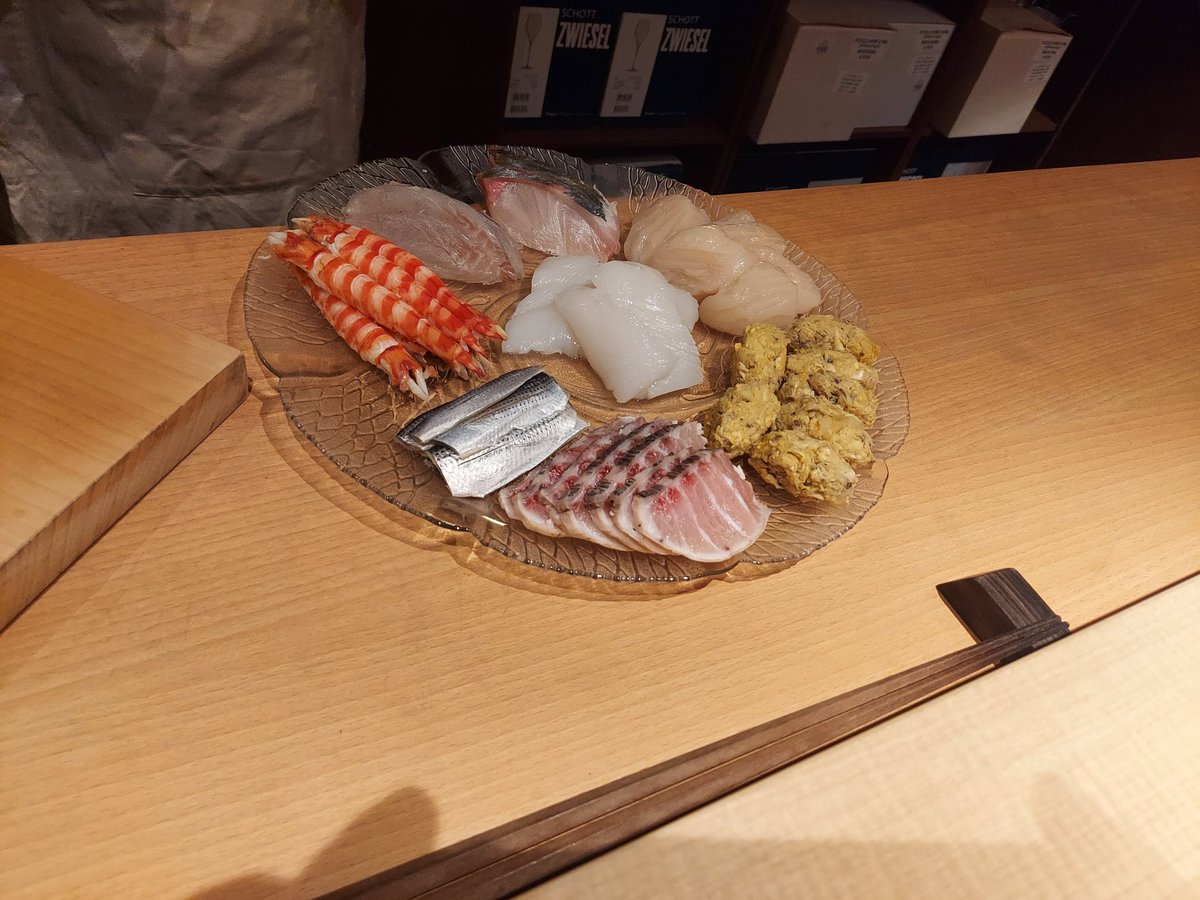 specA_2003's tweet photo. この前奢って貰った1日1組限定のお寿司屋さん…美味かった…自分の金ではとても行く勇気持てない金額だったけど
#ブリ友メシ https://t.co/4oC3N392rk