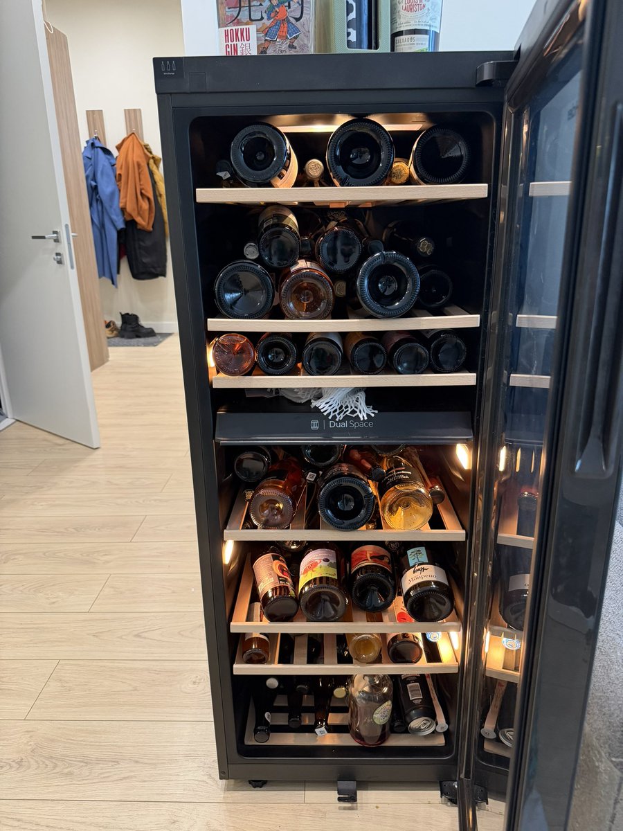 keep calm and tweet media