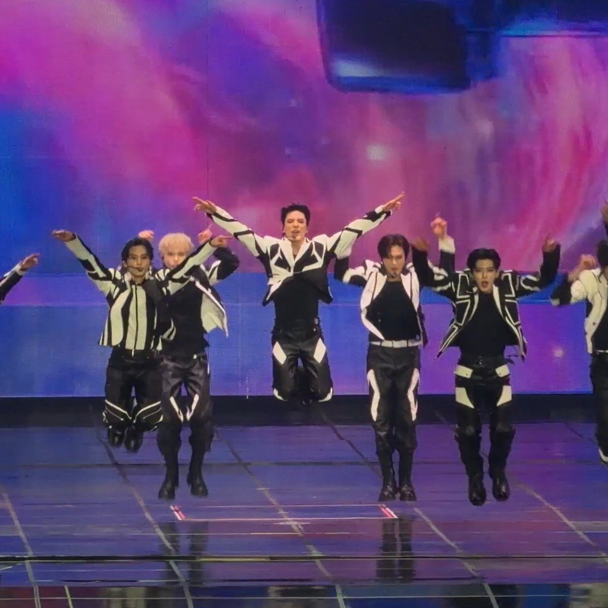 👑.. “어둠의 왕자” 7DREAMSCAPE. tweet media