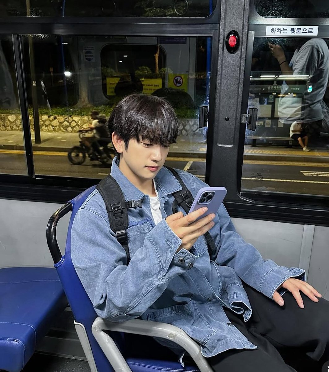 Pop7base's tweet photo. Jinyoung just updated his Instagram!
He looks way too cute 📸 https://t.co/rBB5DeRlF7