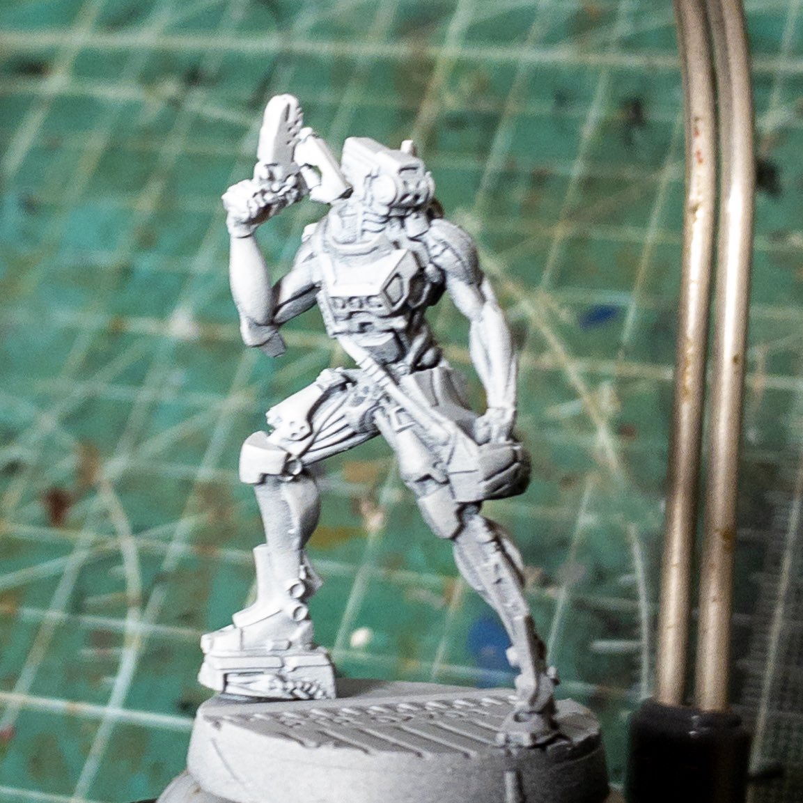 Sir_Motor's tweet image. 今日のInfinity会、宇宙警察でパンオセアニア相手に2戦したけど、N5で追加された飛行ユニットが強い！
強いのは知ってたので対策してたが、それでも初戦は危うく全滅からのシナリオ勝ち。宇宙警察は射撃が得意に見せかけて、トチモチ弾&amp;amp;ハッキングが本体。今回も活躍した
#InfinityTheGame