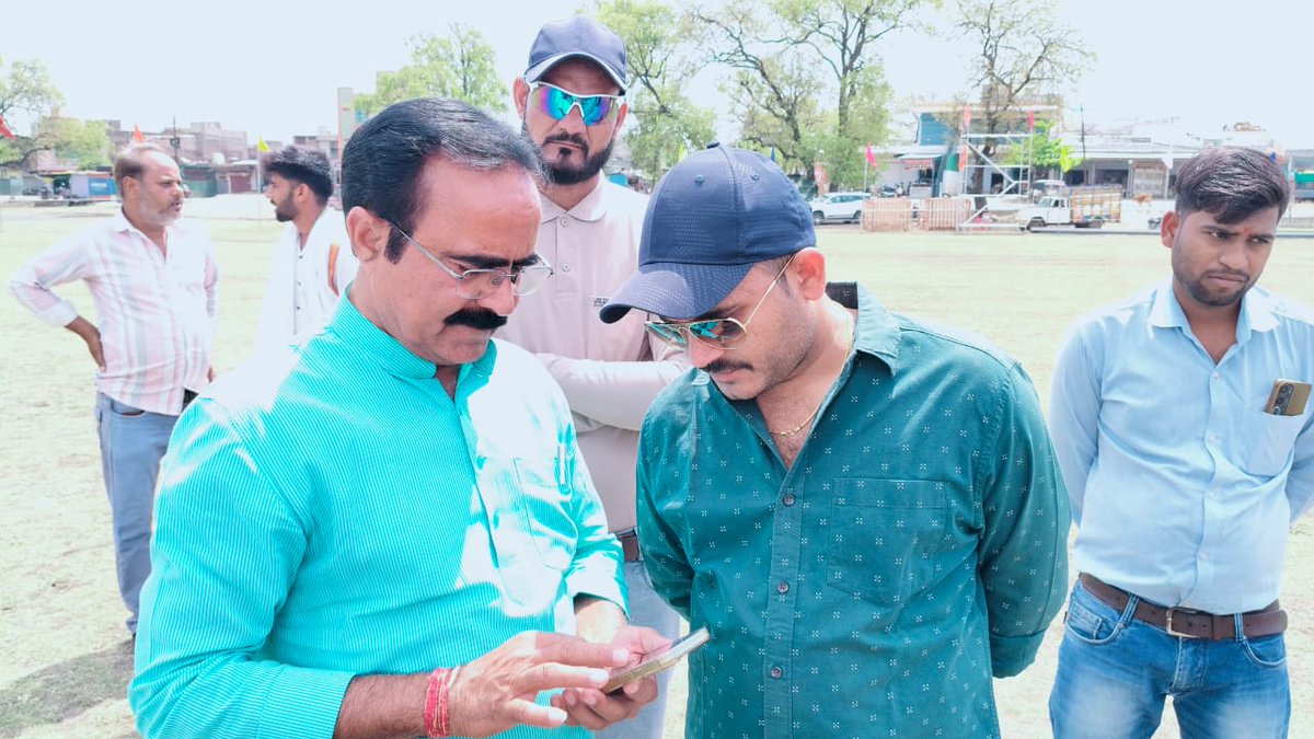 Raobrijendra1's tweet photo. मुंगावली में आयोजित अर्जुन कप क्रिकेट टूर्नामेंट के अंतर्गत आगामी 23 मार्च को मध्यप्रदेश क्रिकेट एसोसिएशन के अध्यक्ष युवराज महाआर्यमन सिंधिया जी के प्रस्तावित आगमन को लेकर तैयारियां तेज कर दी गई हैं।
इसी क्रम में खेल मैदान एवं स्वागत स्थल का निरीक्षण कर व्यवस्थाओं का जायजा लिया। https://t.co/EPTOMbJoL9