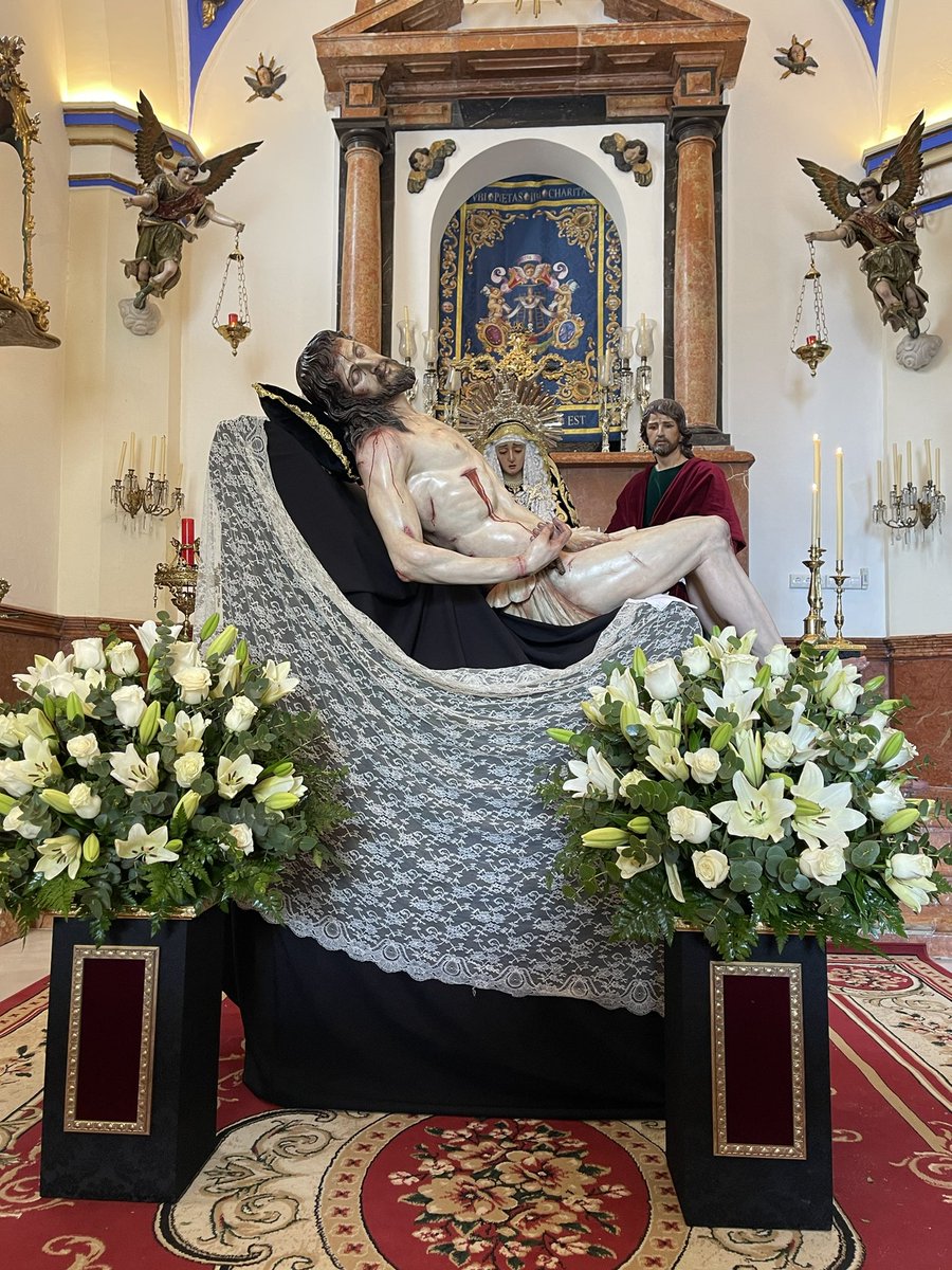 PiedaddeCabra's tweet photo. Las puertas de la Capilla del Sagrario de la Parroquia de Santo Domingo se abren para que hermanos y devotos asistan un año más al besamanos y el besapié de Nuestros Sagrados Titulares. 

“Ubi Pietas ibi Charitas”

#UPIC #PiedadDeCabra #PiedadYAmor https://t.co/VhcMfiDFKn