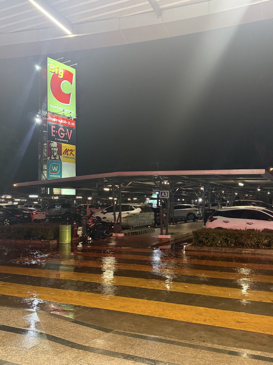 nmini88's tweet photo. บ้านดุงฝนตกเฉยยย เหงาาเด้ 🥲☔️🫀 
IG : jjao.k.a 

#บ้านดุง #อุดรในเมือง https://t.co/BegPk1T5sF