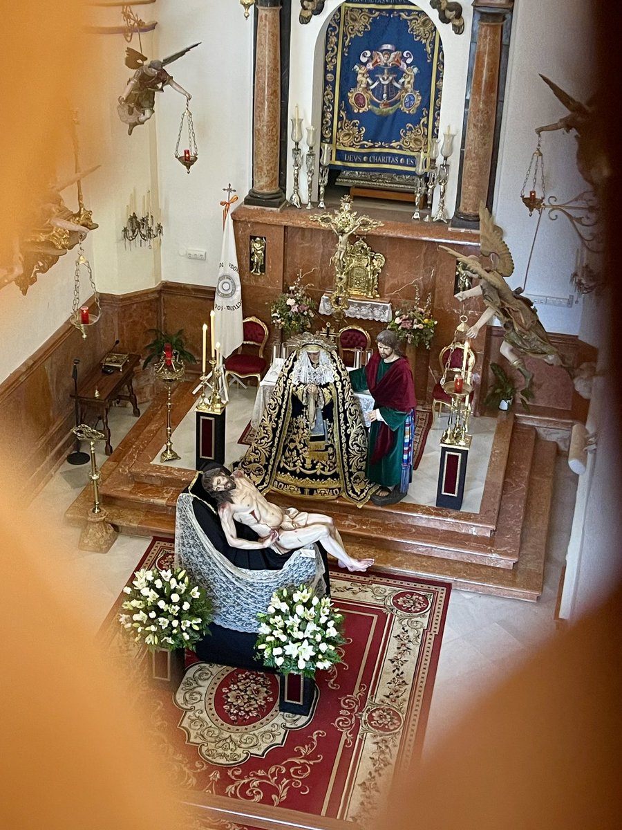 PiedaddeCabra's tweet photo. Las puertas de la Capilla del Sagrario de la Parroquia de Santo Domingo se abren para que hermanos y devotos asistan un año más al besamanos y el besapié de Nuestros Sagrados Titulares. 

“Ubi Pietas ibi Charitas”

#UPIC #PiedadDeCabra #PiedadYAmor https://t.co/VhcMfiDFKn