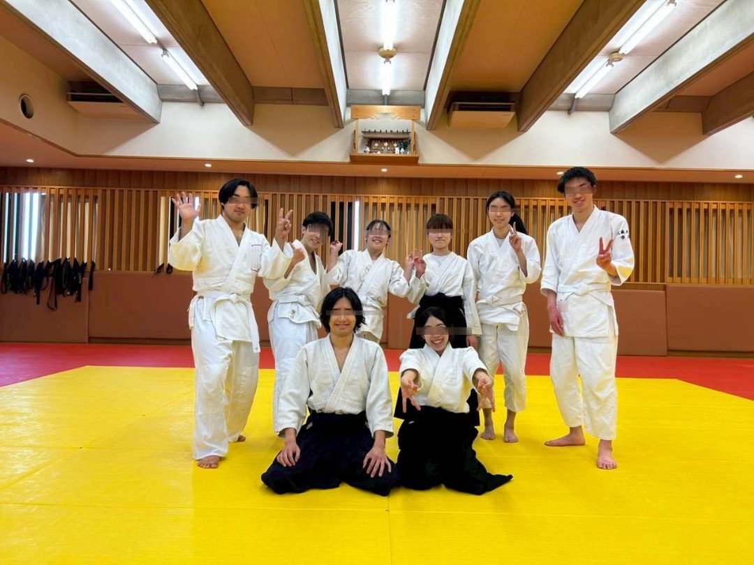 634aikido's tweet photo. 本日は、この度ご卒業される4年生の先輩方の追い出し稽古・コンパを行いました。どんなときでも頼りになる最高に素晴らしい先輩方でした。
4年間、本当にお疲れ様でした！🌸 https://t.co/KNE50dE17m