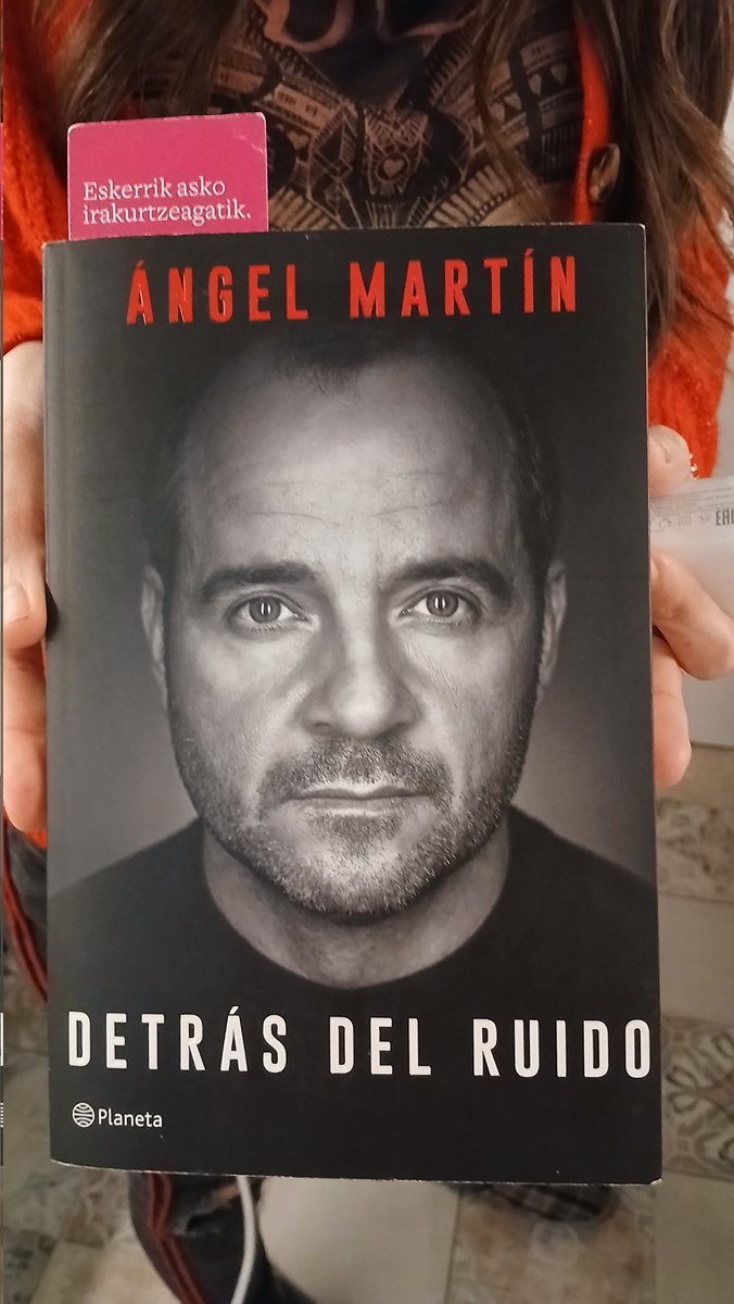 abolueta's tweet photo. #PorSiLasVocesVuelven me hizo pararme a pensar sobre las movidas que puede llegar a hacer el cerebro humano. 
A ver qué nos cuenta @angelmartin_nc con #DetrasDelRuido. https://t.co/USxPfyu1sw