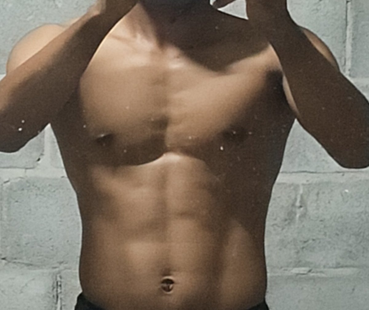 ผิวแทนที่ค่อนไปทางดำ tweet media