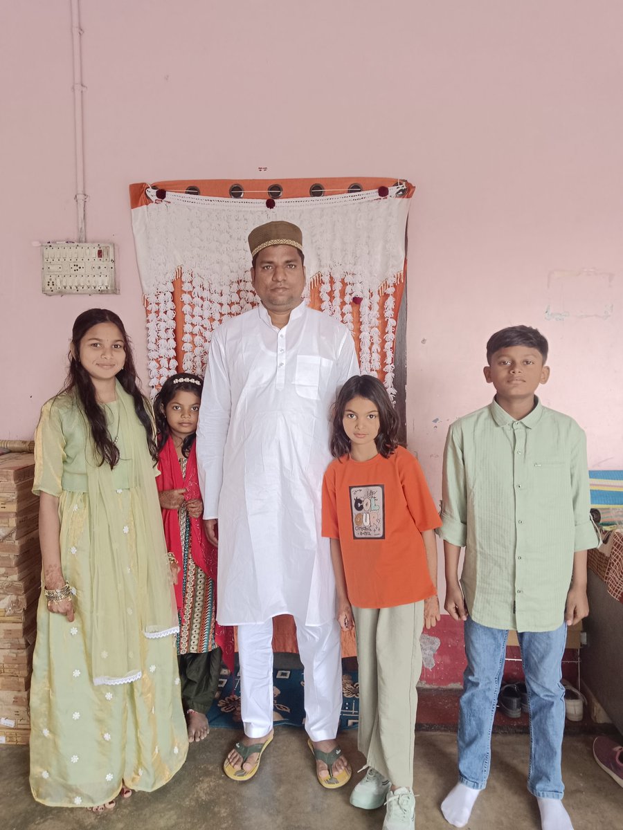 🌙✨ देश-दुनिया के समस्त नागरिकों को ईद मुबारक ✨

अल्लाह से दुआ है कि यह ईद आप सभी के जीवन में खुशियाँ, अमन और बरकत लेकर आए।
मोहब्बत और भाईचारे के साथ यह त्योहार हम सबको जोड़ता रहे।

ईद मुबारक ❤️