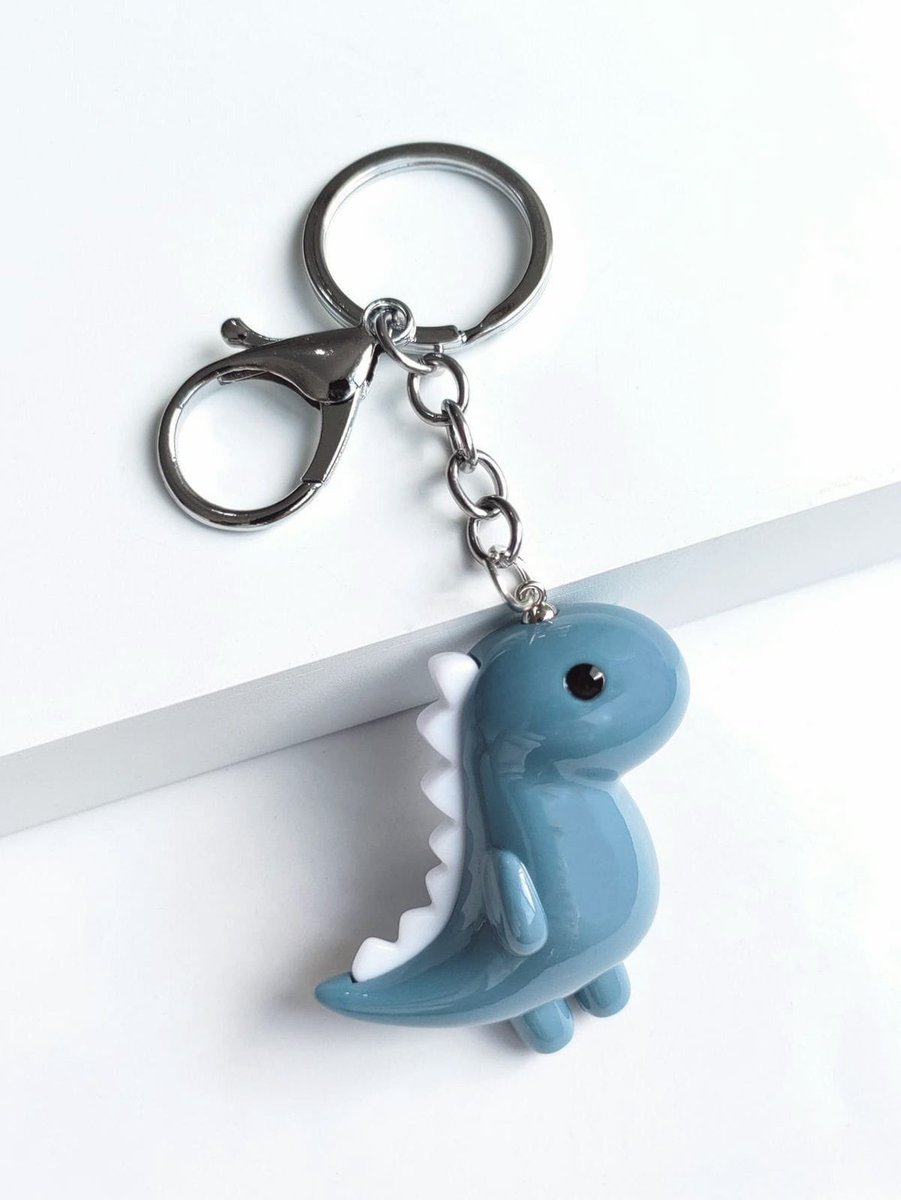 Akhirnya berhasil beli keychain ini sendiri tanpa sepengetahuan Larung setelah menjelajah museum dinosaurus. Hadiah pertama dari Yuuki untuk Larung <a href="/jalantarabiru/">Sabiru in London</a>