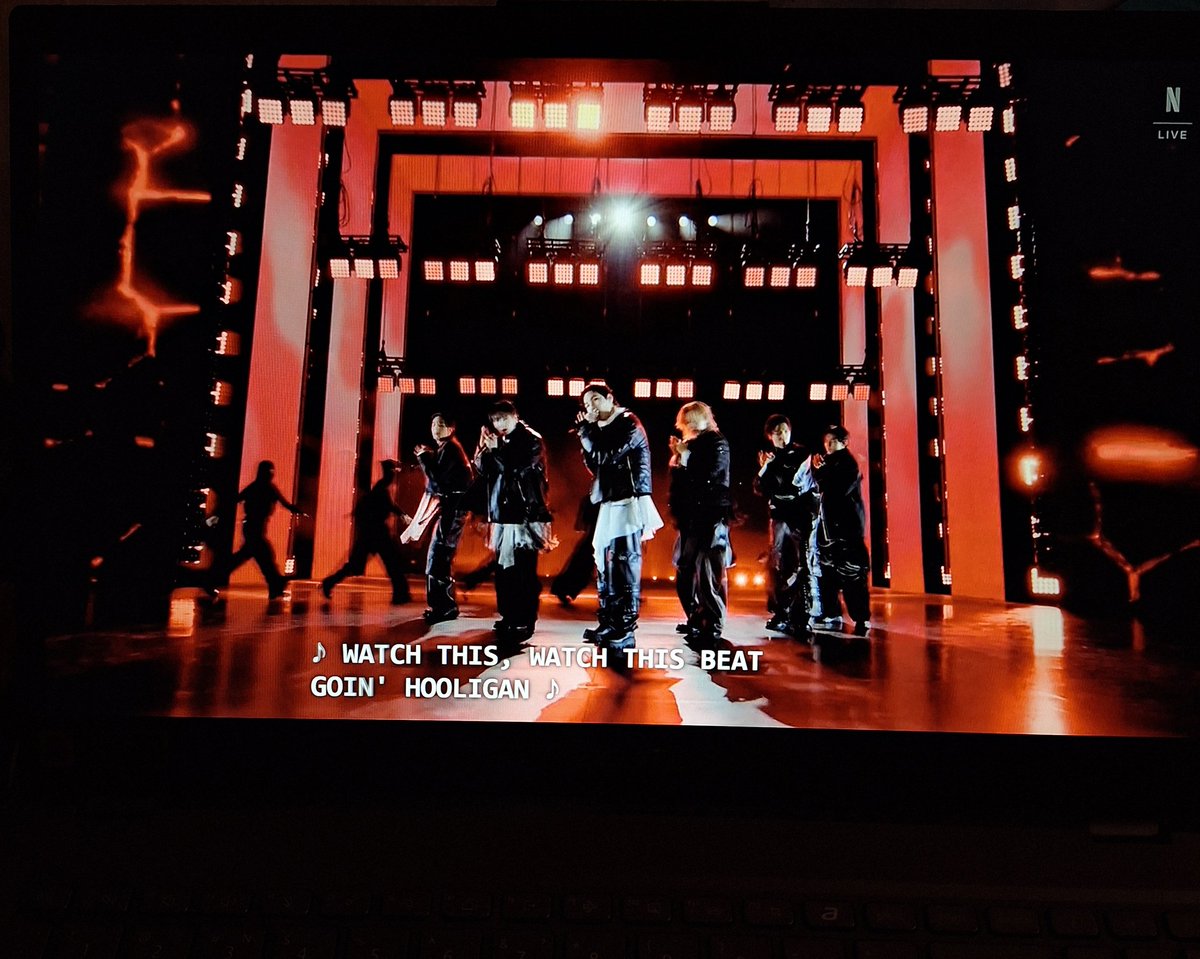hei_long7's tweet photo. That was fiiiree 🔥😭
#BTS_ARİRANG https://t.co/Jb6u5o6PSW