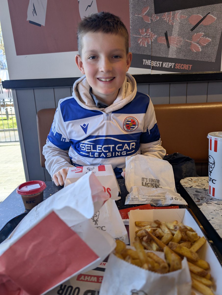 A n d y T o w tweet media