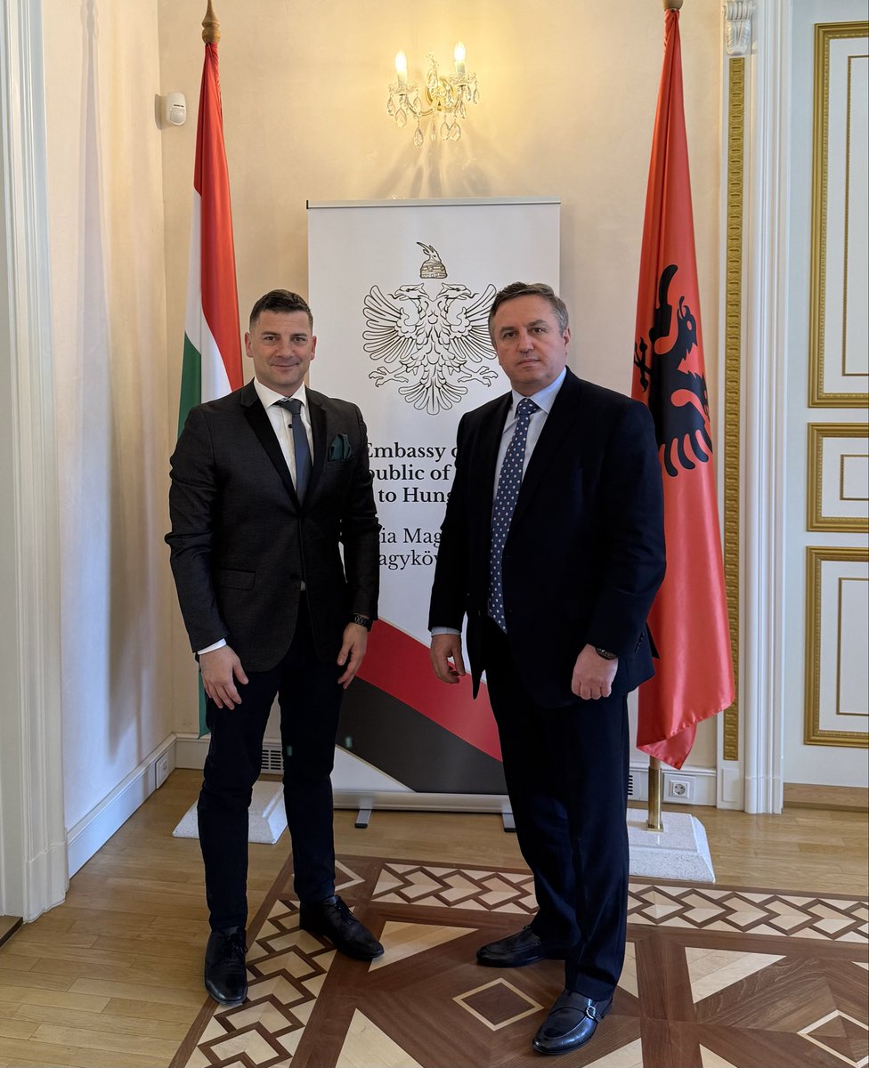 Alpár Kató tweet media