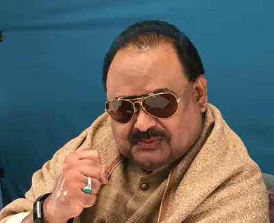 ایک پپی ادھر ، ایک پپی اُدھر ✨۔
عید مبارک ♥️
#AltafHussain #EidMubarak