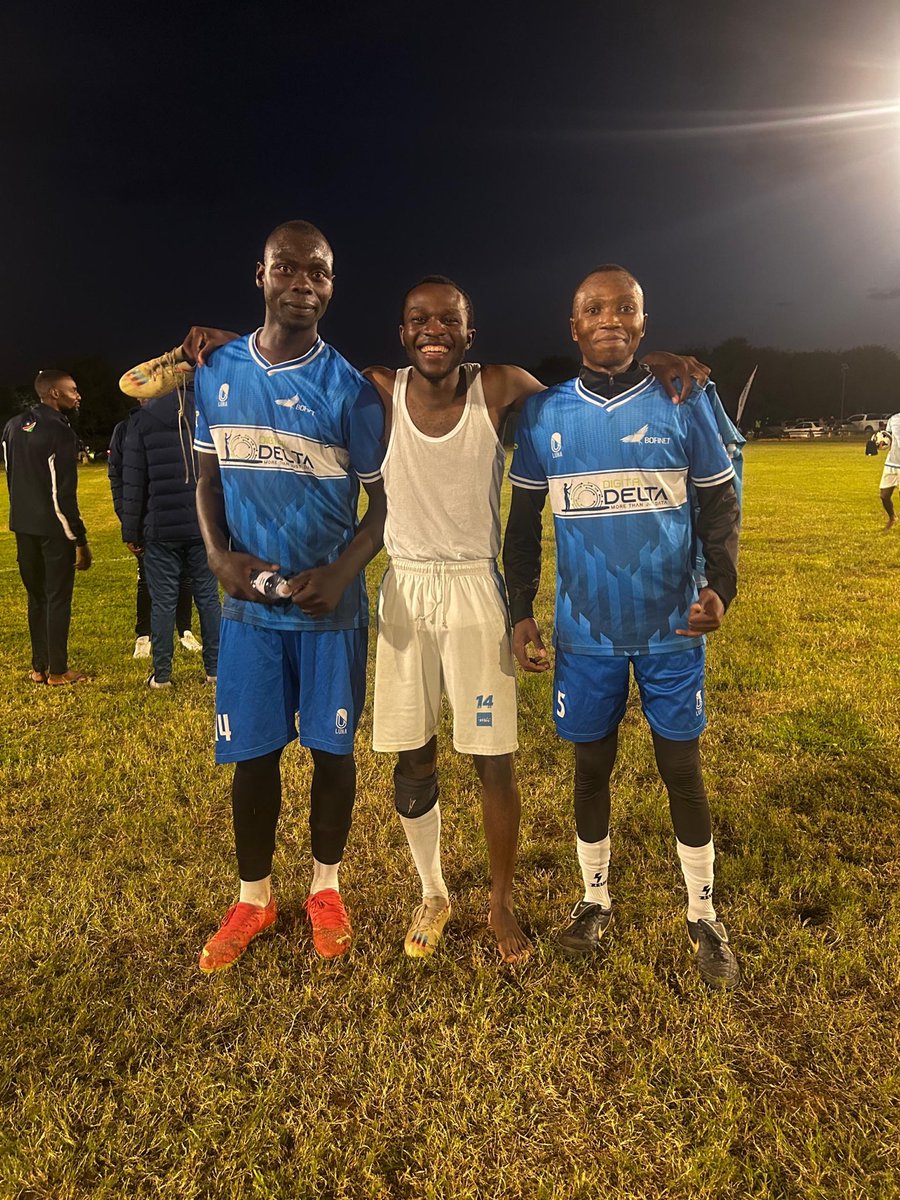 Last time I was in bots for work, these two premiere league players came to ask for a picture 😂😂 because they saw air