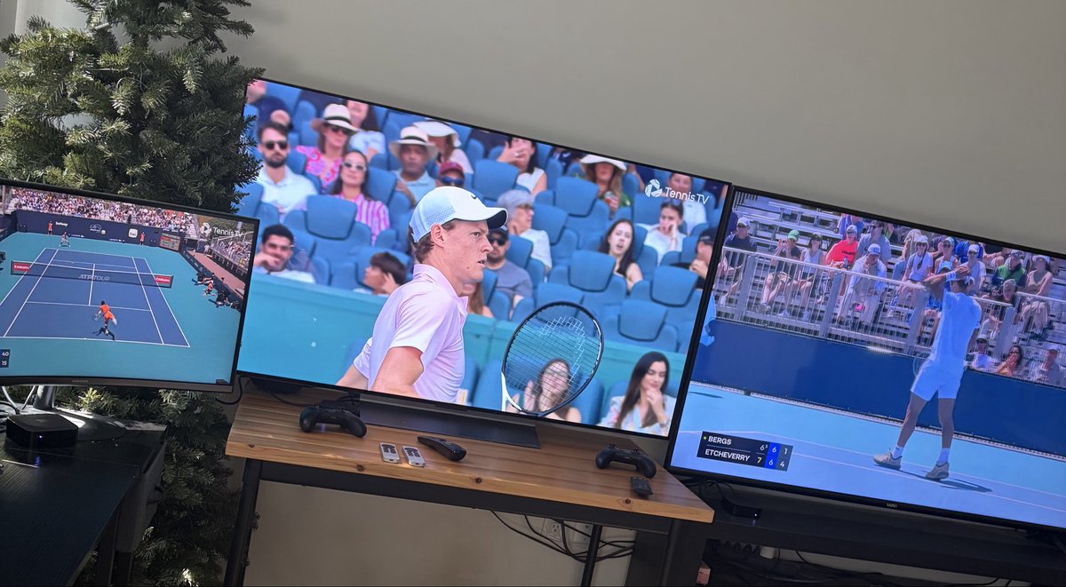 GaelenBet's tweet photo. A nice @MiamiOpen Saturday 

> 0$ parking 
> $16 all court access w @TenniTV 
> $0.75 beers from the fridge 
> can legally live bet from seat 
> DoorDash any restaurant I want 
> vape without getting ejected 
> yell anything I want 
> don’t have to see James Blake 

Cheers men 🍻 https://t.co/40d59wxRsj