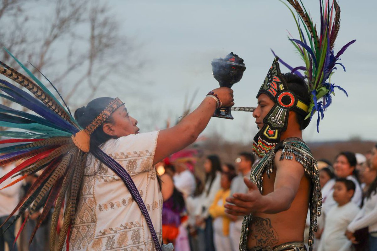 EvelynSalgadoP's tweet photo. Agradezco la invitación de la familia Sistema DIF Guerrero, encabezada por Liz Salgado Pineda, para acompañar esta hermosa ceremonia, que se convierte en un espacio que reúne a familias y nos conecta con nuestras raíces, historia y la grandeza cultural de nuestro estado. ✨

Que esta primavera 2026 sea una etapa llena de esperanza y nuevos comienzos para todas y todos. 🌼💛 (2/2)
