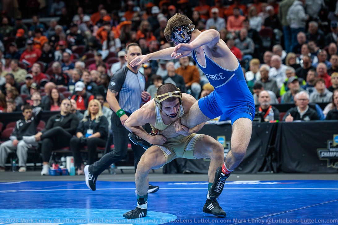 LutteLens's tweet photo. Consie Semis, 3rd, 5th and 7th medal matches round complete.
Only thing left to decide are the Champiopns.  Good luck to everyone this eveing at 6:30pm eastern live on @espn 
@NCAAWrestling
#D1WRnotes https://t.co/7jhhFK5Pms