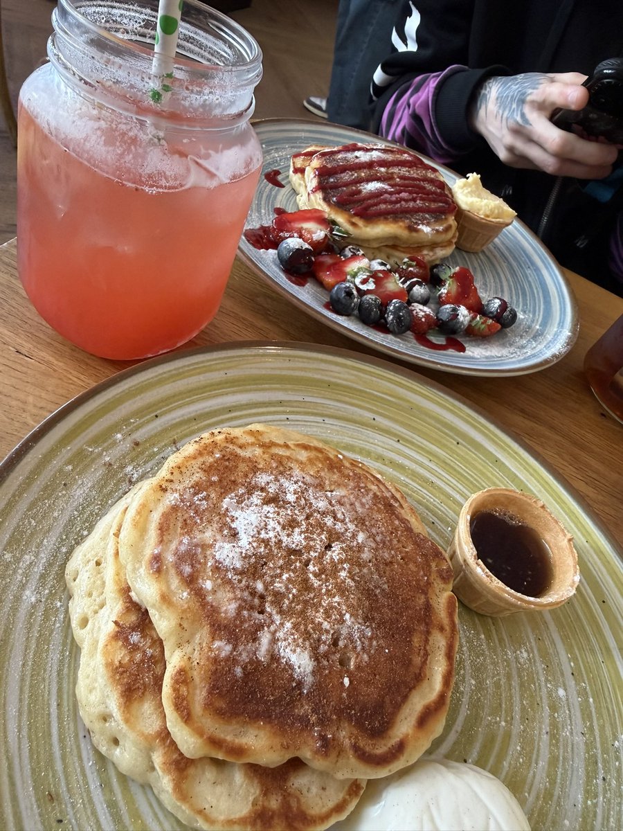 Esutick's tweet image. Happy first day of Spring 🥹✨🍃🌞