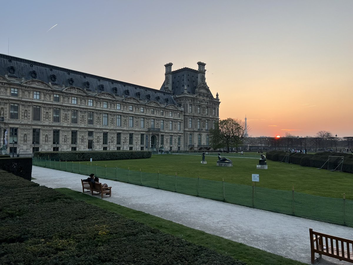 Darius Rochebin tweet media