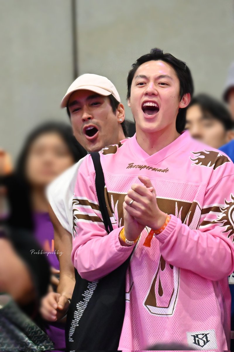 สาวๆเค้าก็น่าเอ็นดูอยู่แล้วแหละ แต่เอ็นดูคุณพ่อบ้านมาก Cheer up สุดๆ 😁