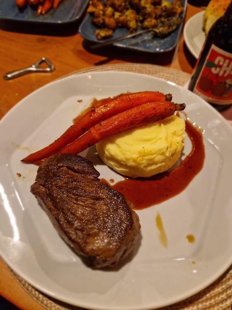 homevsfastfood's tweet image. [homemade] Steak, mashed potatoes, honey carrots and portwine sauce
👉 homecookingvsfastfood.com
#homemade #steaknight #mashedpotatoes #honeycarrots #portsauce #homecooking #food #recipes #foodpic #foodie #foodlover #cooking #hungry #goodfood #homecookingvsfastfood