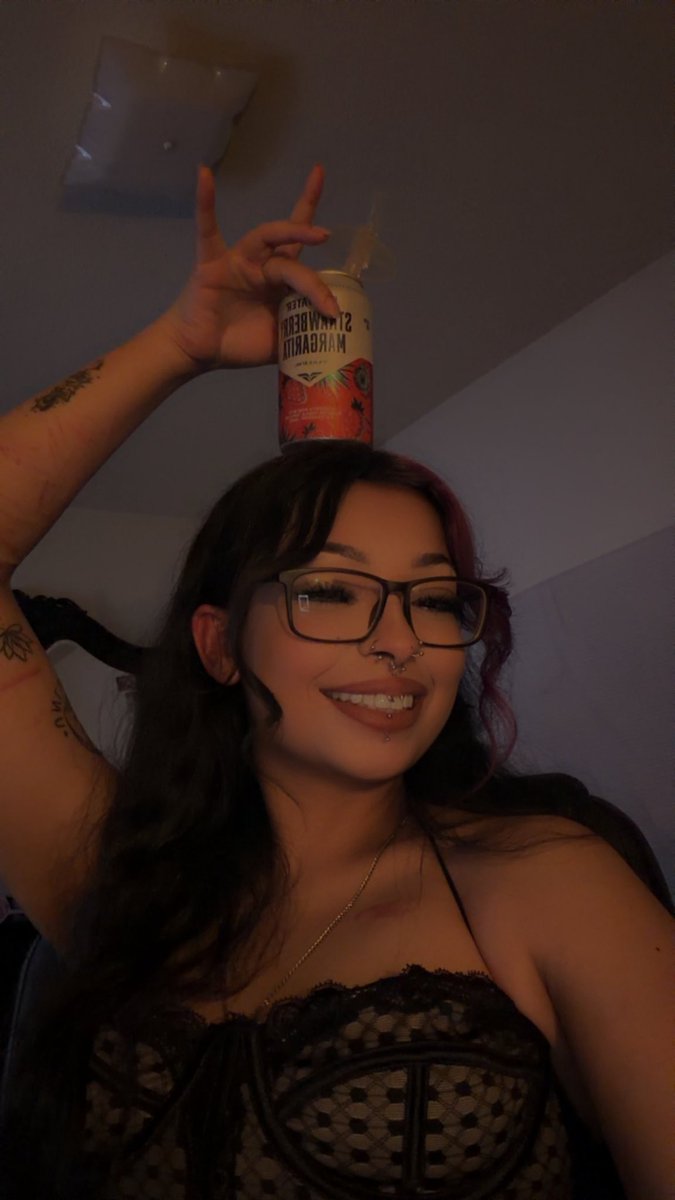 prttyflwrgurl's tweet photo. would anybody take me on a date?🥰 https://t.co/7veNy9yvKP