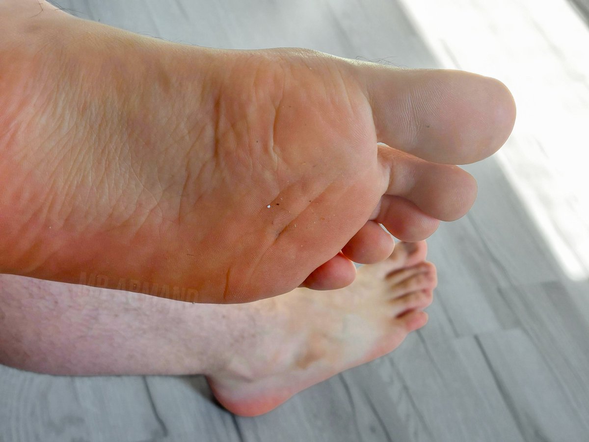 _MrArmand's tweet photo. Myślisz o Królu non stop, co? 
Praca, obowiązki, a z tyłu głowy Ja i Moje stopy 😈🦶
.
@rt_feet 
@FindomPromoHQ 
.
#Findom #FootWorship #PayPig #FinDomPL #HumanATM https://t.co/fK5NaiIihf