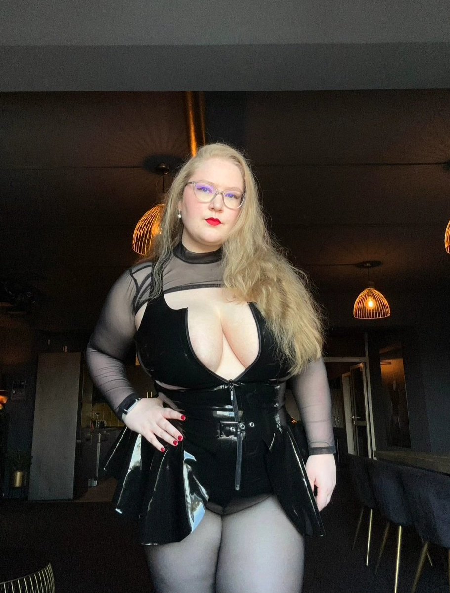 Mistress Adeline Blossom tweet media