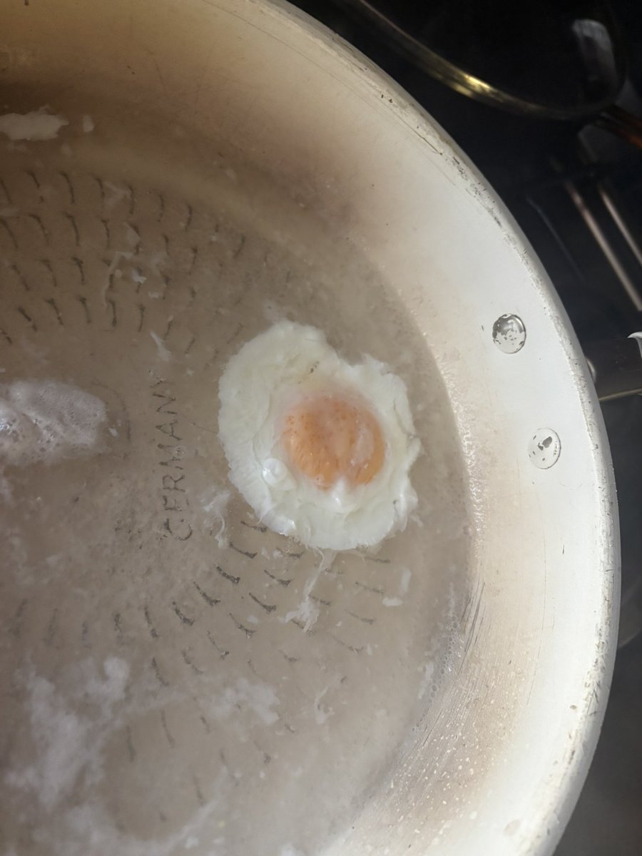 ¿A ustedes también les prepararon su desayuno con mucho amor 🍳?

#HuevoPoché