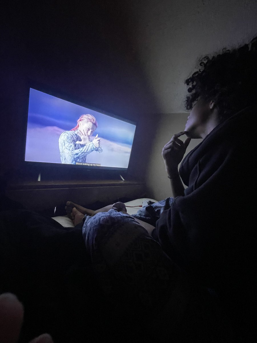 kcbunii's tweet photo. making boyfriend watch unique mv. https://t.co/8PPZsg0ZUq