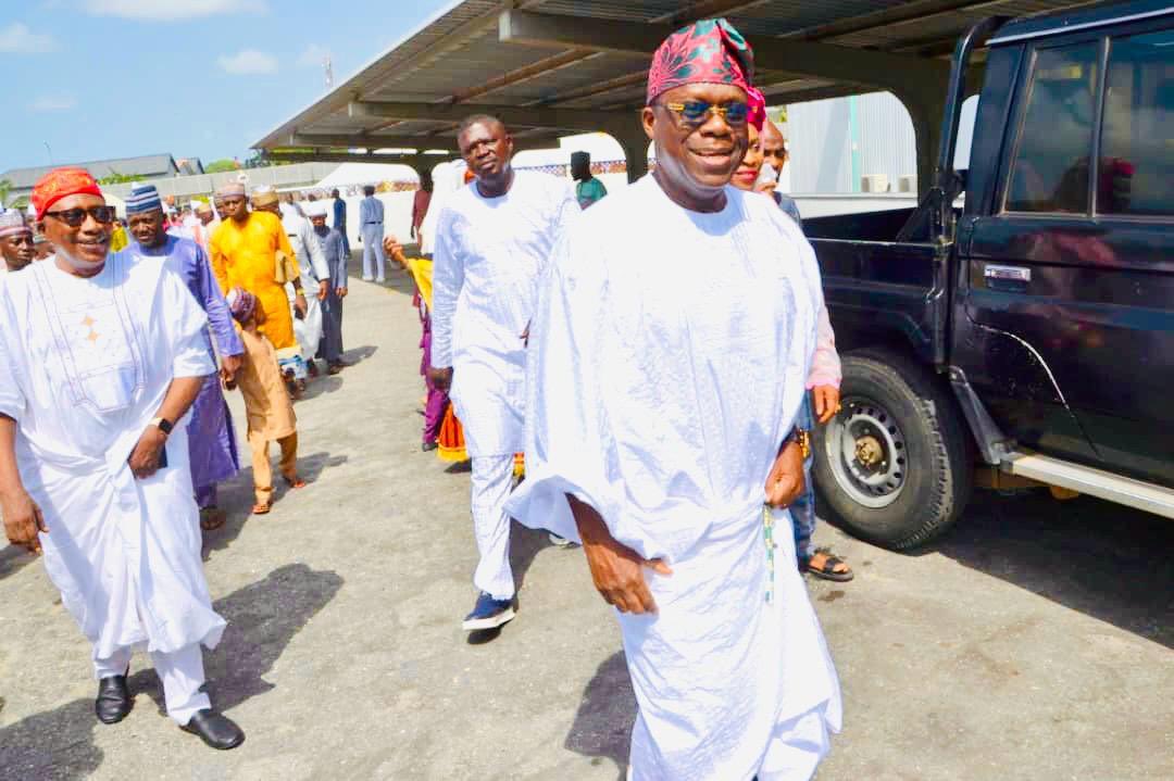 aeadekaz's tweet photo. Friday, 20th March 2026 (1st Shawwal 1447 AH), I had the distinct honour of joining the Eid prayer led by the Grand chief imam of Lagos - Sheikh Oluwatoyin Abu-Nollah at the prayer ground on Ribadu Road, Ikoyi, Lagos, in the esteemed company of His …

https://t.co/hZ7v2kkINb https://t.co/rpighBcvS5
