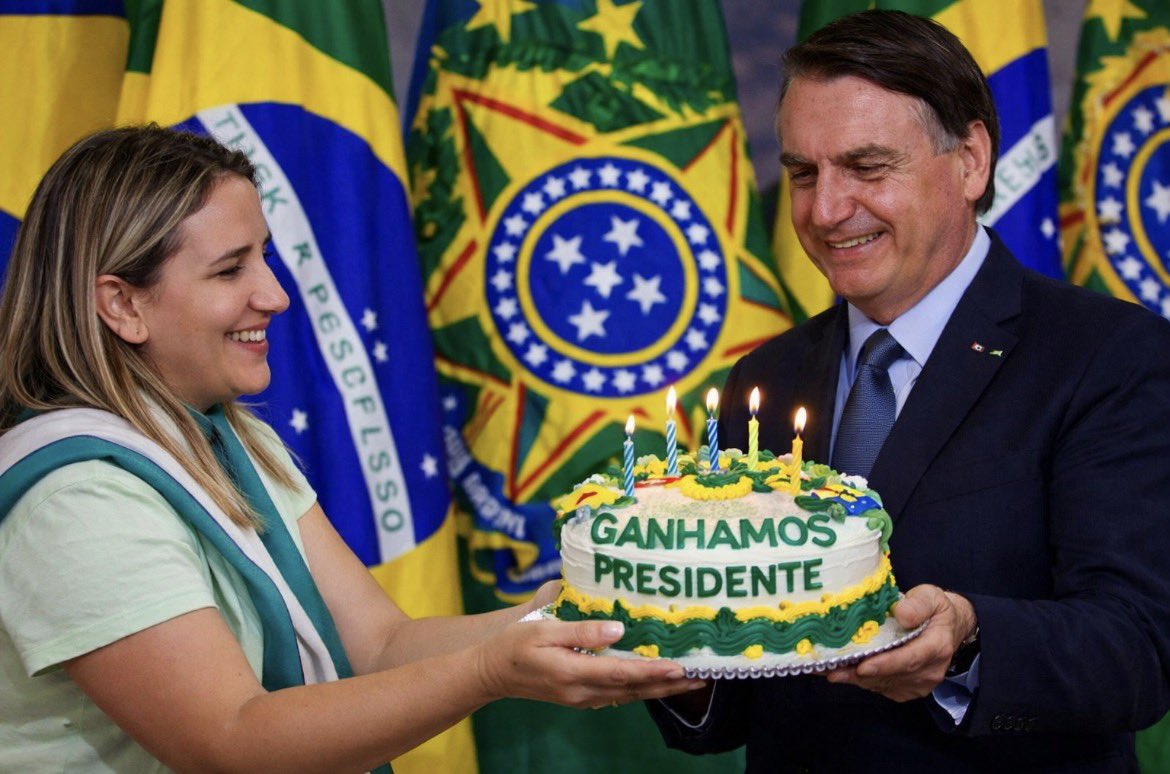 O velho Jair, a Débora, o Clezão, o general Heleno, o general Braga Neto e muitos outros vão comemorar não só porque venceram o STF, a imprensa e o atual governo, mas também porque venceram os aproveitadores que venderam uma tragédia para inocentes e hoje estão por aí, curtindo a