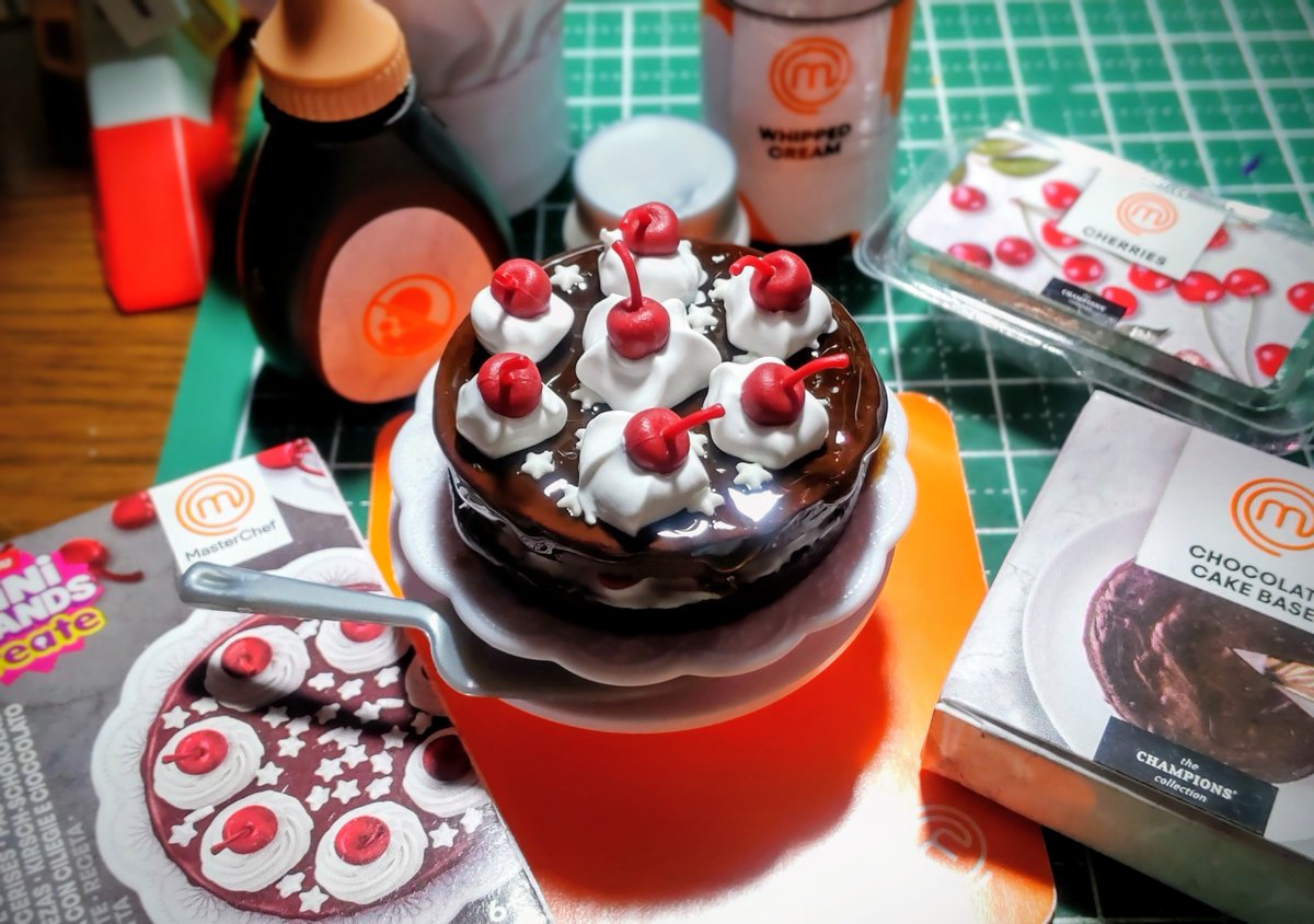 ムツイロ tweet media