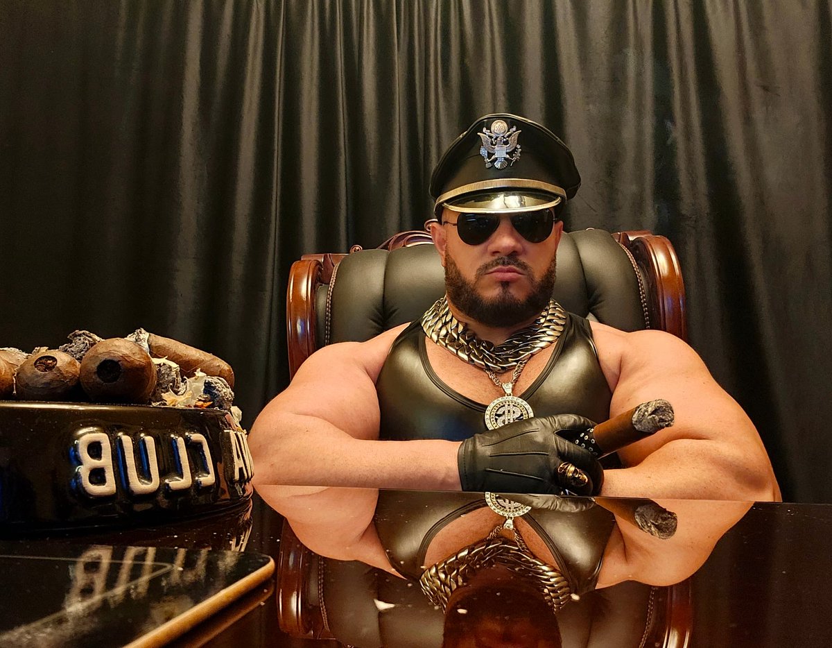 Dommuscleleather tweet media