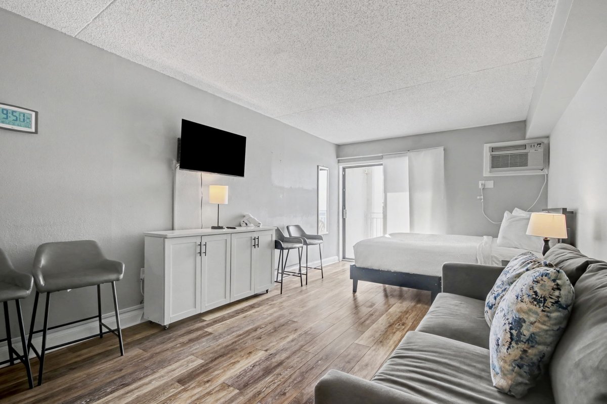 Flint5Rob's tweet photo. JUST LISTED 🌊
Direct oceanfront condo in Sea Mist Resort with strong rental history, quartz counters, LVP flooring &amp; resort amenities.
https://t.co/Nomg8jbTSv https://t.co/SOyCjZiDOc