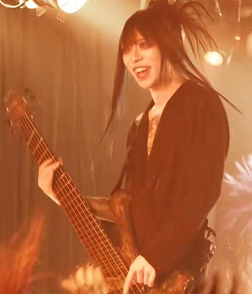 ⊹ serina 🥀 tweet media