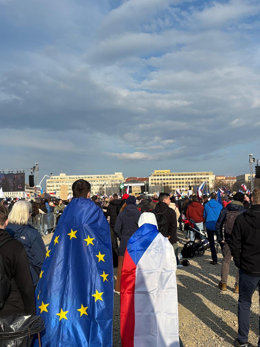 Prague is rising.

Thousands in the streets against populism and fear politics.

We don’t want Babiš. Fico. Orbán.

We won’t let them steal our future. 
✌️🇨🇿🇪🇺